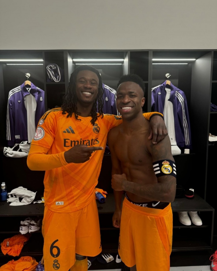 卡馬文加社媒曬照：與隊長維尼修斯的合照