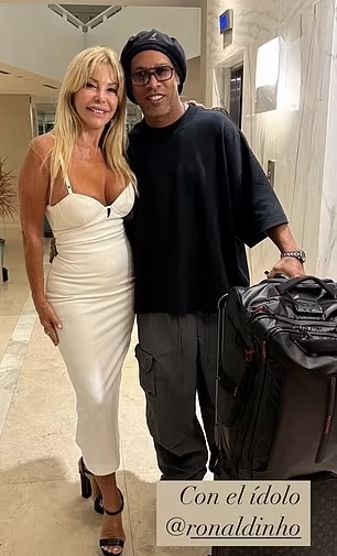 72歲模特曬沖涼視頻被指是小羅拍的，隨后回應(yīng)：不是他