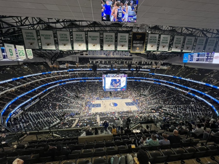 難受日！獨(dú)行俠主場(chǎng)慘敗 比賽還剩4分鐘時(shí)主場(chǎng)球迷大部分已離開