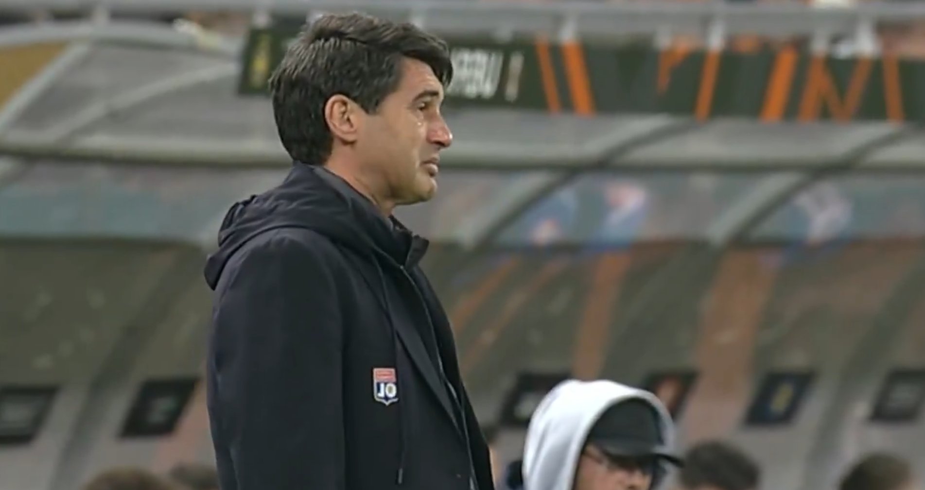 禁賽9個月！里昂進(jìn)球后豐塞卡被眾將擁抱，忍不住當(dāng)場哭了