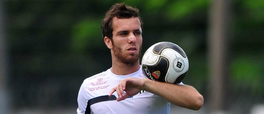 新晉國(guó)腳塞鳥出身自圣保羅+桑托斯青訓(xùn)，早年反復(fù)租借20年來(lái)中國(guó)