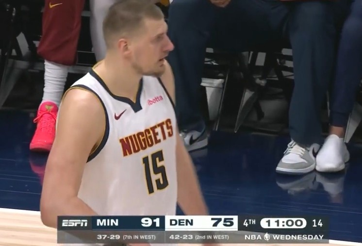 不休息！末節(jié)開始后約基奇繼續(xù)打 目前出戰(zhàn)時間全場最高