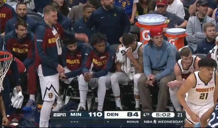 落后26分之多！掘金末節(jié)還剩5分鐘換上替補練兵 投子認負！