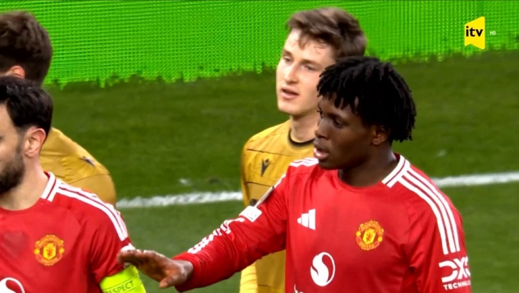 偉大的性格！多古禁區(qū)倒地 主動(dòng)找裁判表示對(duì)手沒犯規(guī) 點(diǎn)球取消