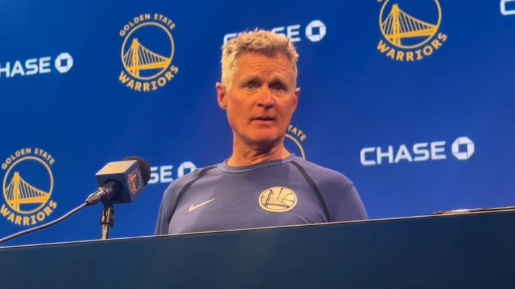 是否考慮過巴特勒與庫明加齊上陣的小陣容？科爾：這確實(shí)是個(gè)選擇