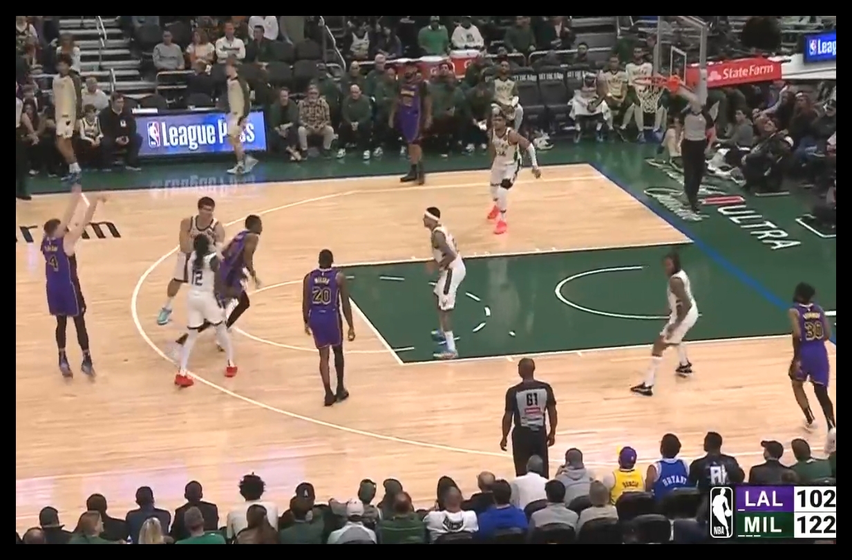 投降了！比賽還剩3分多鐘湖人落后20分 雷迪克派上純替補(bǔ)陣容