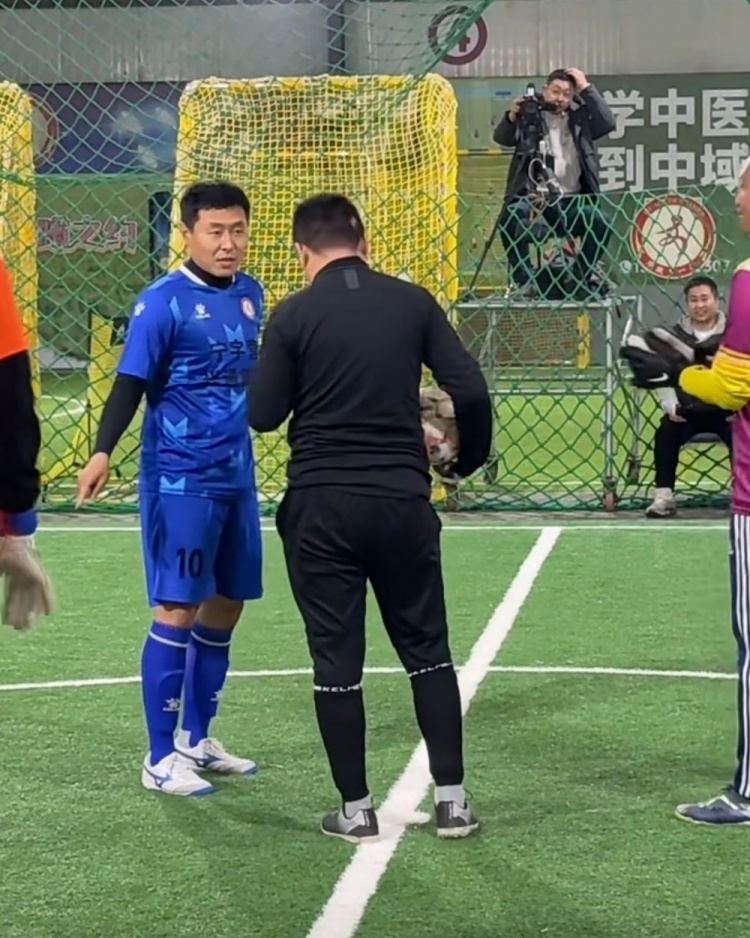 真降維打擊！姜寧在業(yè)余賽事比賽中獨(dú)得10分