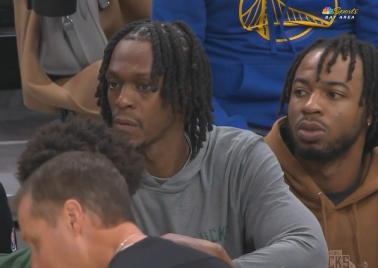 好久不見(jiàn)！隆多梳著臟臟辮 在雄鹿替補(bǔ)席觀戰(zhàn)比賽