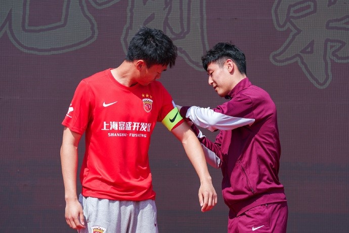 海港跟隊(duì)：武磊出席海港富盛經(jīng)開隊(duì)新賽季中乙出征儀式