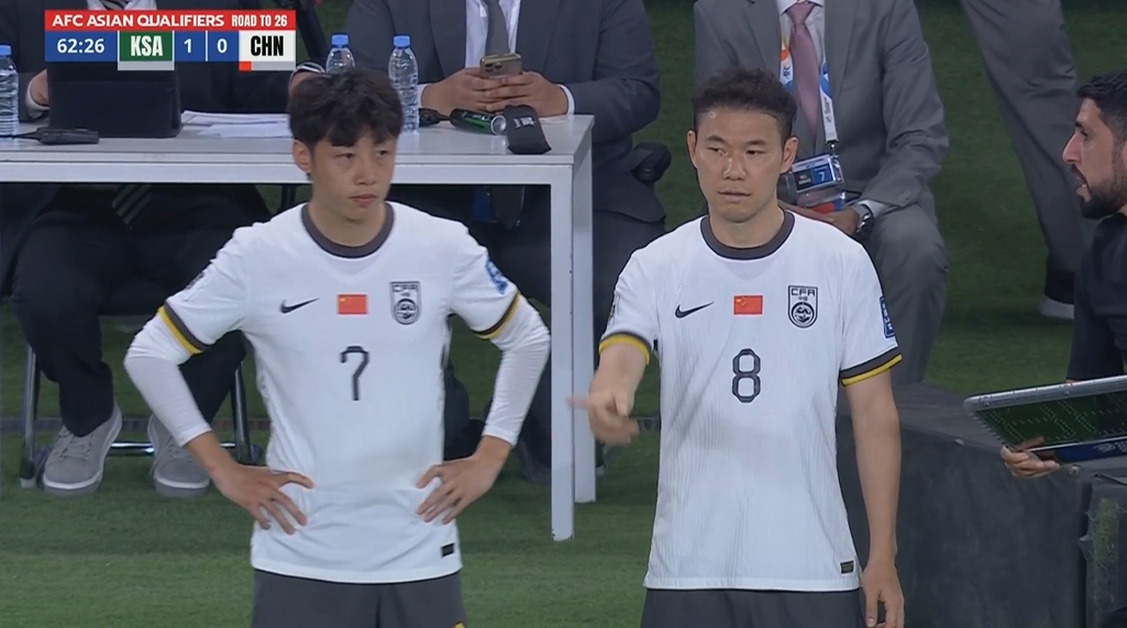 媒體人：伊萬這換人屬于是投降了，兩場踢沙特他都像臥底