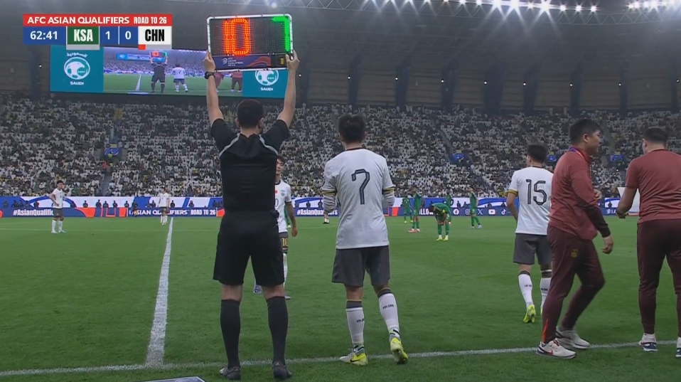 媒體人：哪怕少一人，我也覺得應(yīng)該換上塞爾吉尼奧加強一下控球