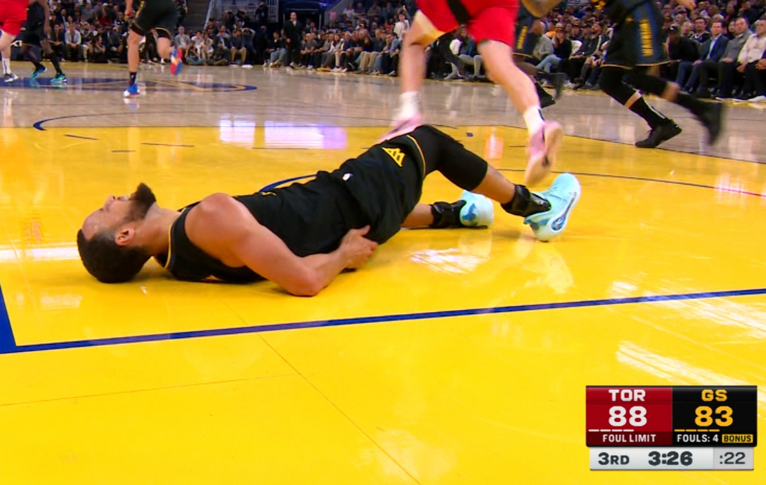 現(xiàn)階段是否考慮讓庫(kù)里休息1晚？科爾：那由隊(duì)醫(yī)定 也會(huì)和庫(kù)里商量