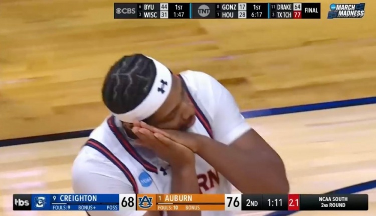 致敬小學生！奧本大學丹佛-瓊斯高難度2+1后獻出庫里“晚安安”