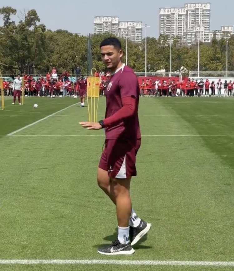 跟隊記者曬海港訓(xùn)練：武磊、蔣光太接受治療 馮勁、徐新慢跑恢復(fù)