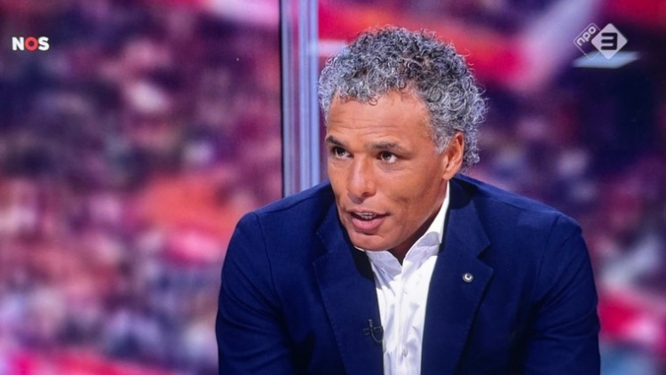 范霍伊東克：荷蘭vs西班牙兩回合堪稱(chēng)足球里的黃片，真把我看爽了