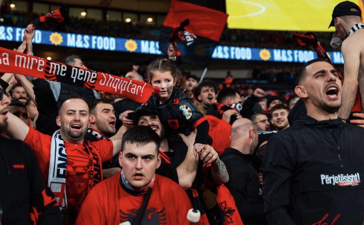 郵報(bào)：英足總將嚴(yán)打客隊(duì)球迷混入主隊(duì)區(qū) 下場(chǎng)主場(chǎng)比賽將無(wú)此問(wèn)題