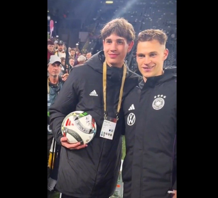 助基米?？彀l(fā)角球球童：我的社媒炸了！多特vs巴薩將再次擔任球童