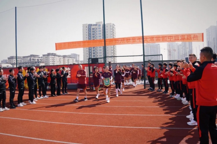 中國女足借用重慶銅梁龍足球訓(xùn)練基地，開展為期一周的封閉集訓(xùn)