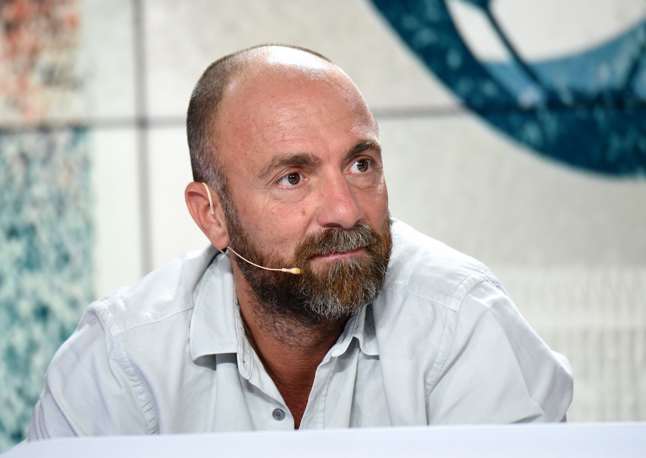 杜加里：法國(guó)中場(chǎng)沒(méi)有創(chuàng)造力和鋒線(xiàn)聯(lián)系也太少，德尚需要做出改變