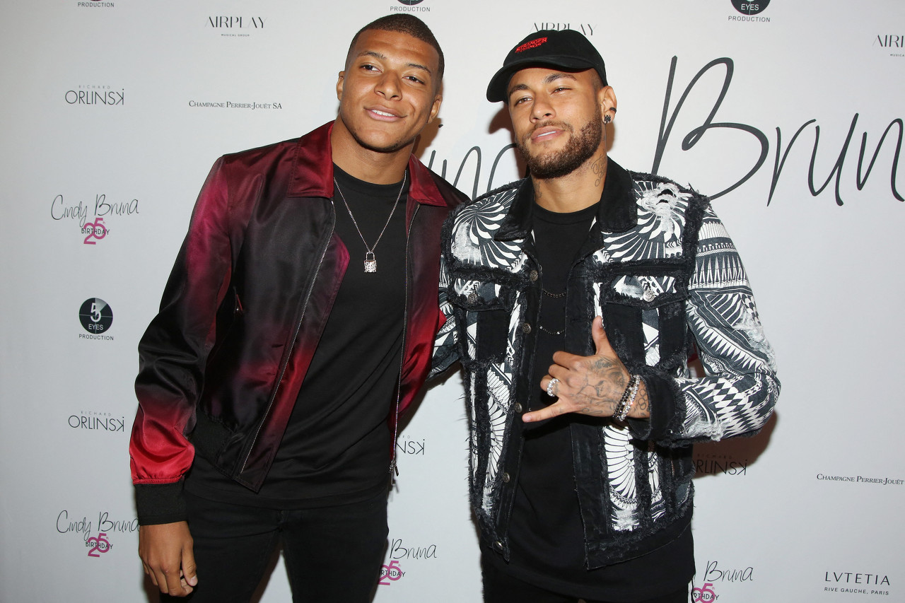 喝多了？隊報：內(nèi)馬爾曾在巴黎夜總會逃單，最后是姆巴佩替他結(jié)賬