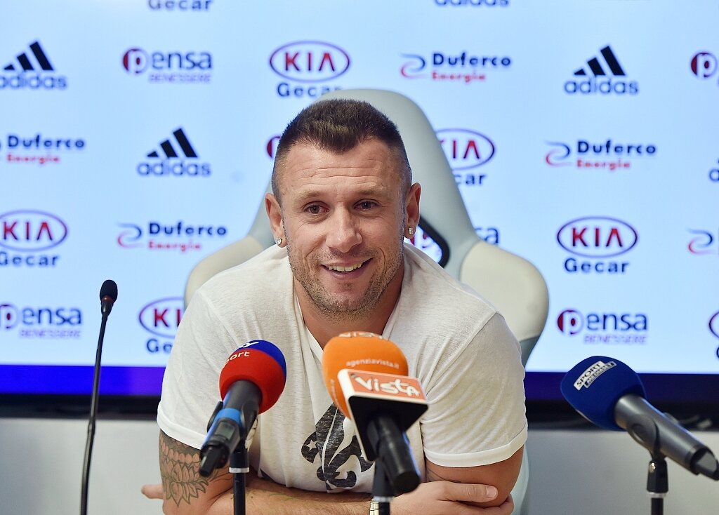 卡薩諾：弗拉尼需要為米蘭的問題負(fù)更多責(zé)任，但孔塞桑也有問題