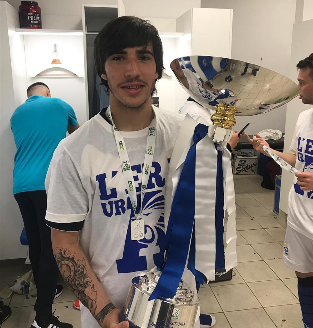 賭王傳奇人生！24歲托納利：意乙+意甲冠軍+禁賽10月+聯(lián)賽杯冠軍