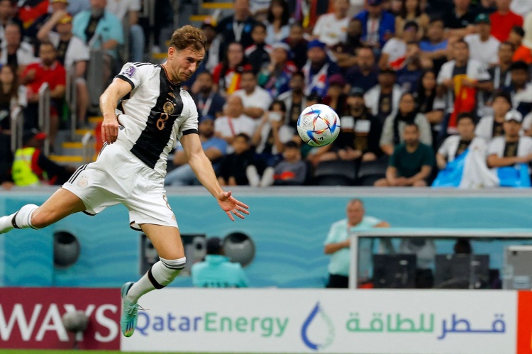 小豬：格雷茨卡表現(xiàn)不能再好了，我喜歡這種戰(zhàn)勝低谷站起來的球員