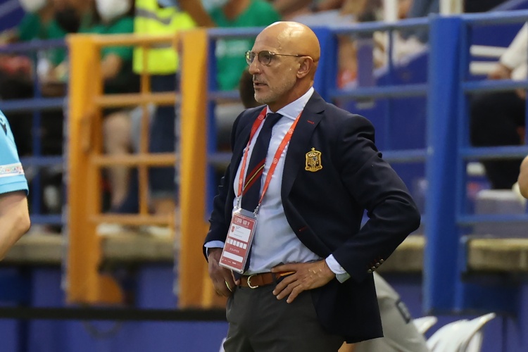 西班牙隊(duì)史第二次單場(chǎng)兩次被點(diǎn)射破門，上次還是02年世界杯