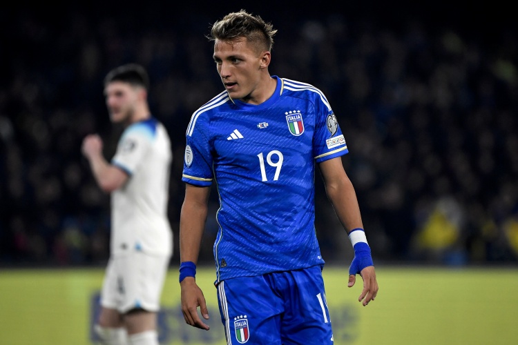 全市場(chǎng)：雷特吉提前離開意大利隊(duì)后已接受檢查，只需傷停一周左右