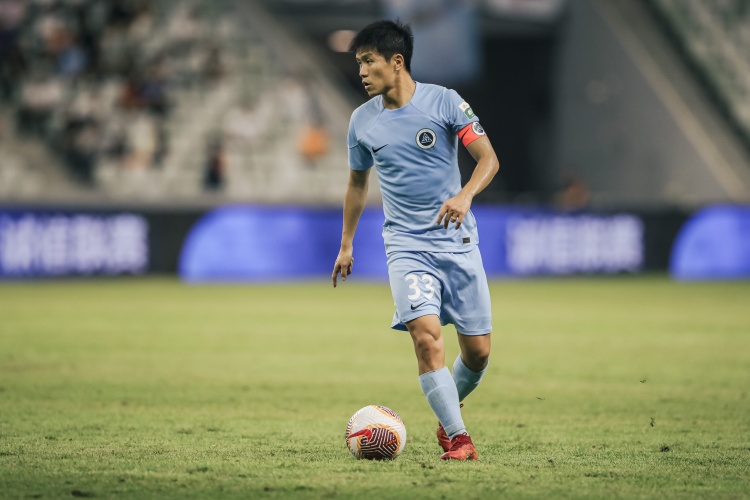 35歲朱寶杰轉(zhuǎn)會(huì)上海嘉定匯龍，此前效力深圳新鵬城51場打進(jìn)1球