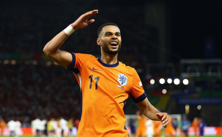 加克波為荷蘭隊(duì)出戰(zhàn)前37場(chǎng)比賽參與21球，本世紀(jì)僅次于亨特拉爾