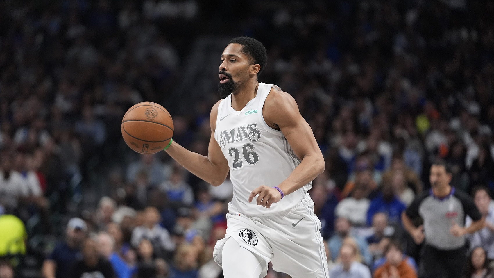 沒支棱起來(lái)！丁威迪12中2得10分2板6助1斷 還出現(xiàn)了3次失誤