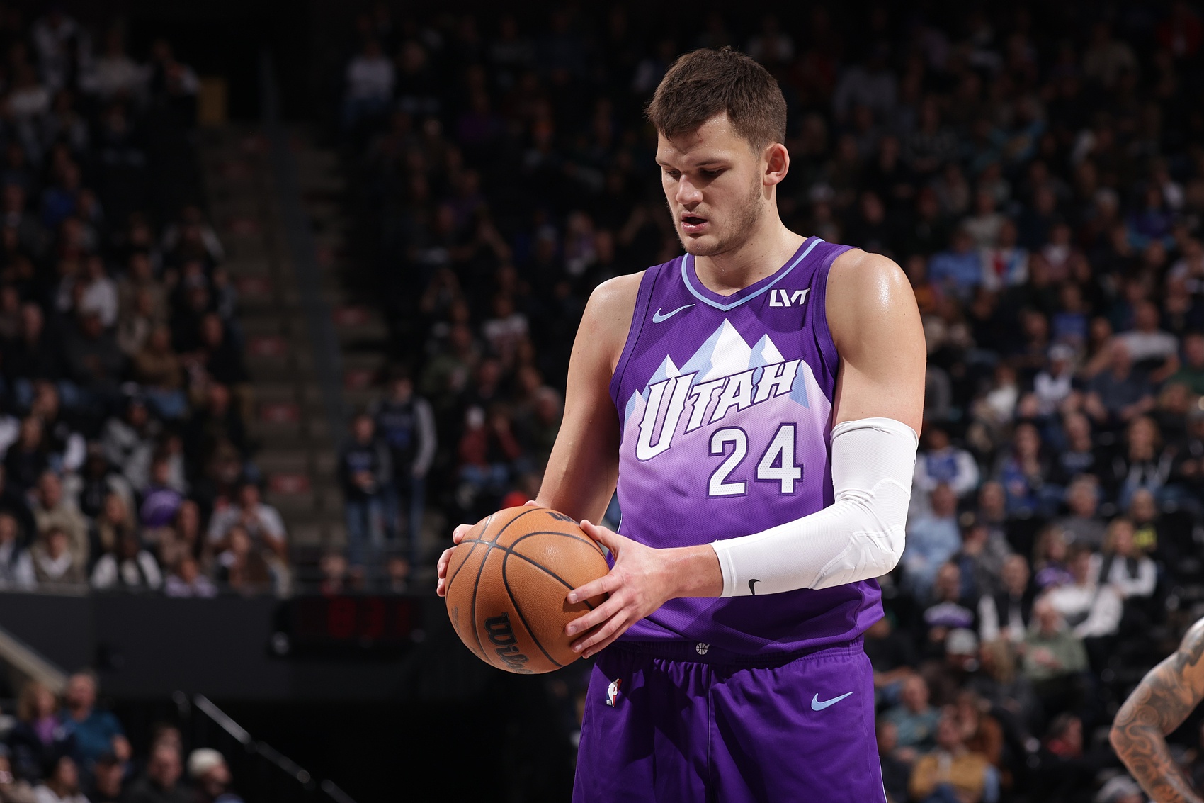 100%命中率砍25+10+5且無失誤！凱斯勒比肩約基奇 歷史唯二