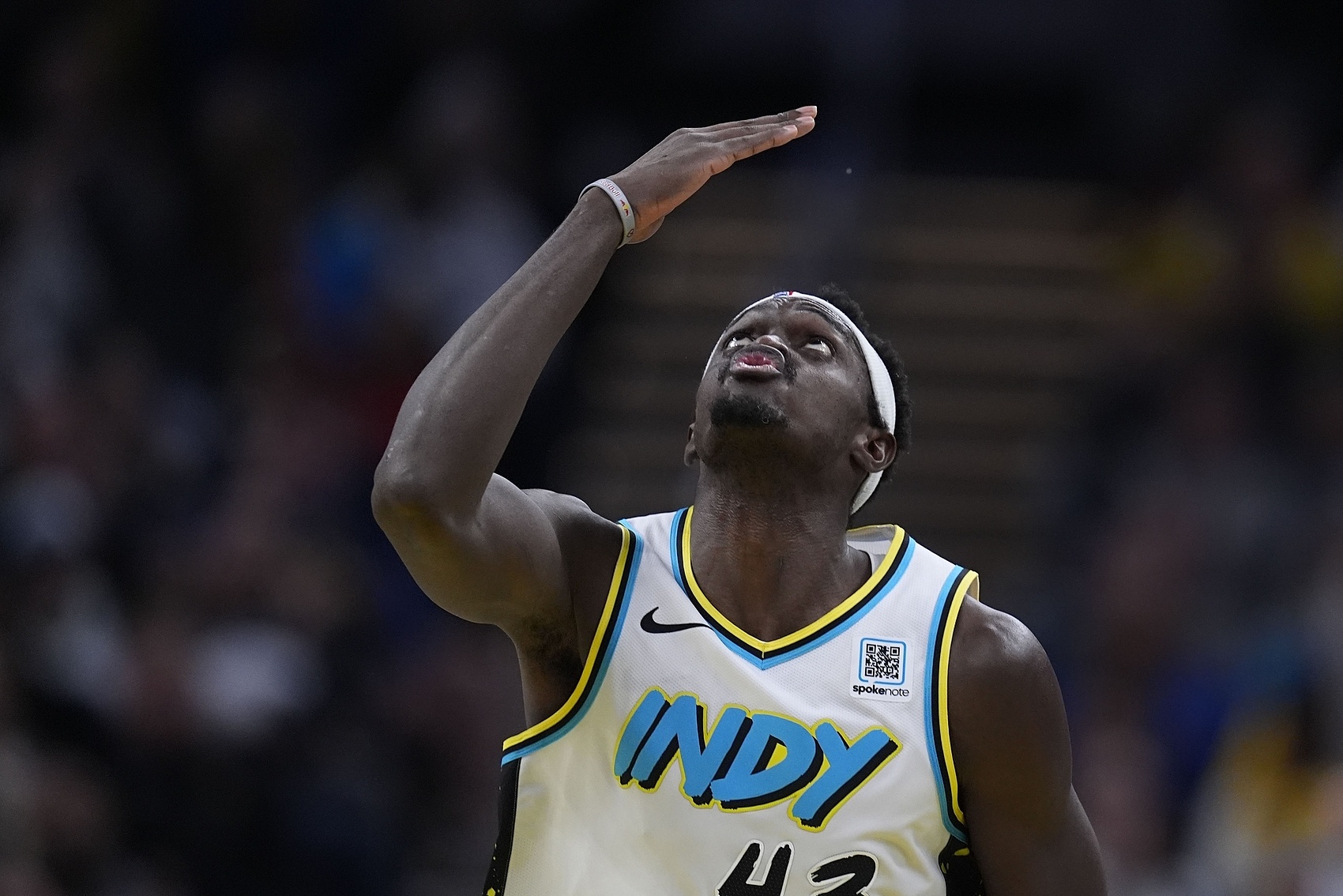 西亞卡姆16投11中&三分4中3砍下全場(chǎng)最高29分 還送出5次助攻