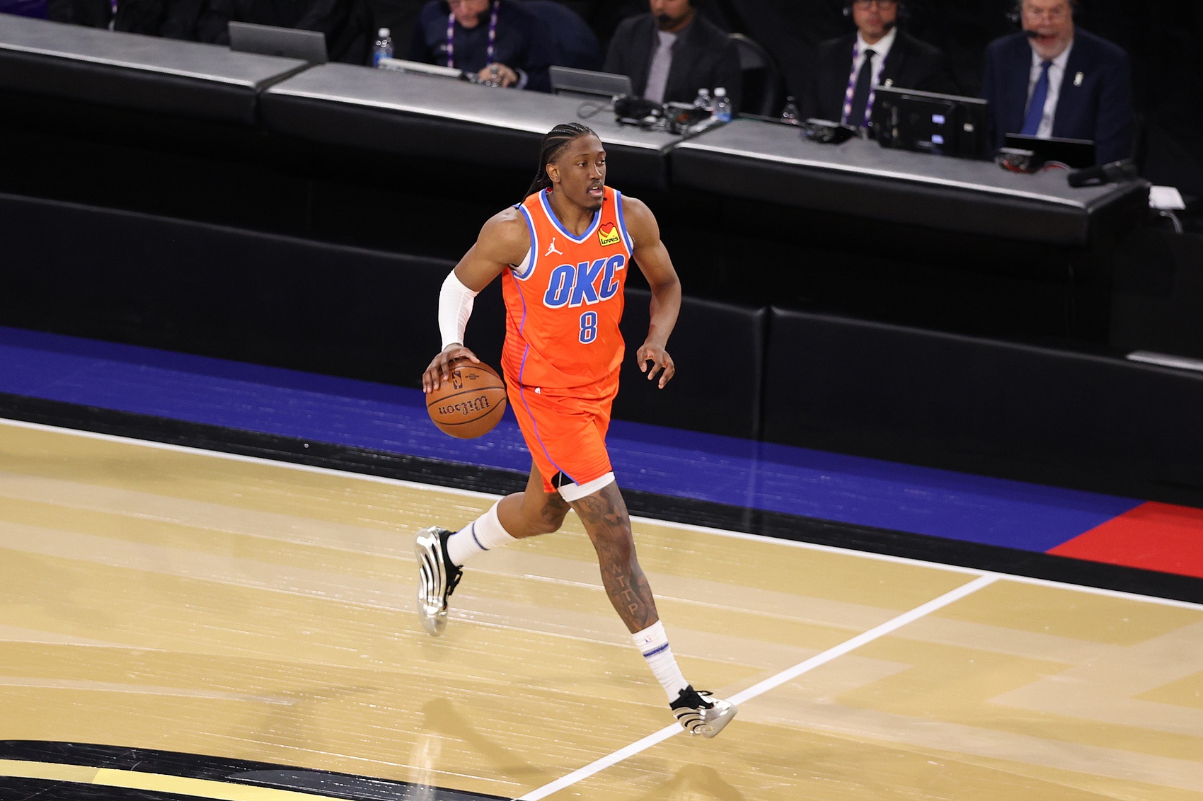 希望無大礙！杰倫威次節(jié)受傷離場(chǎng)&下半場(chǎng)未打 拿到12分2板6助