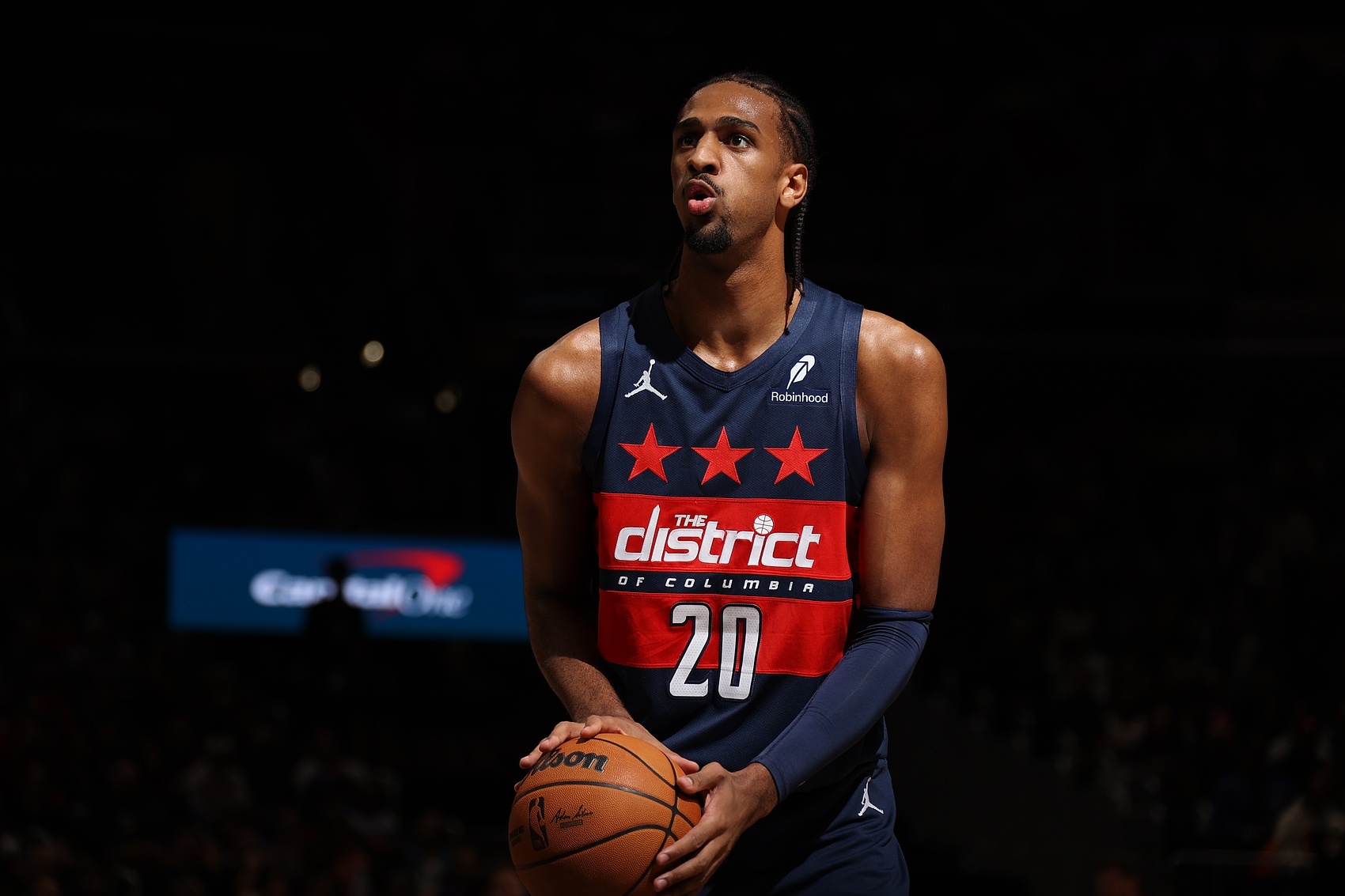 很準(zhǔn)！薩爾上半場(chǎng)8投6中&三分6中4 攻下20分5板1助2斷