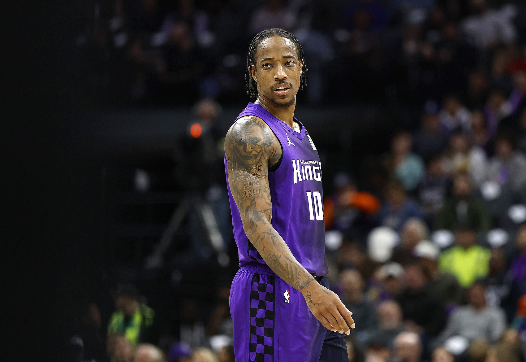 中投在線三分都鐵了！德羅贊18投8中&三分4中0 得到22分2板4助