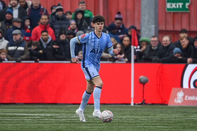 阿奇-格雷19歲前在英超出場(chǎng)20次，熱刺隊(duì)史第二人