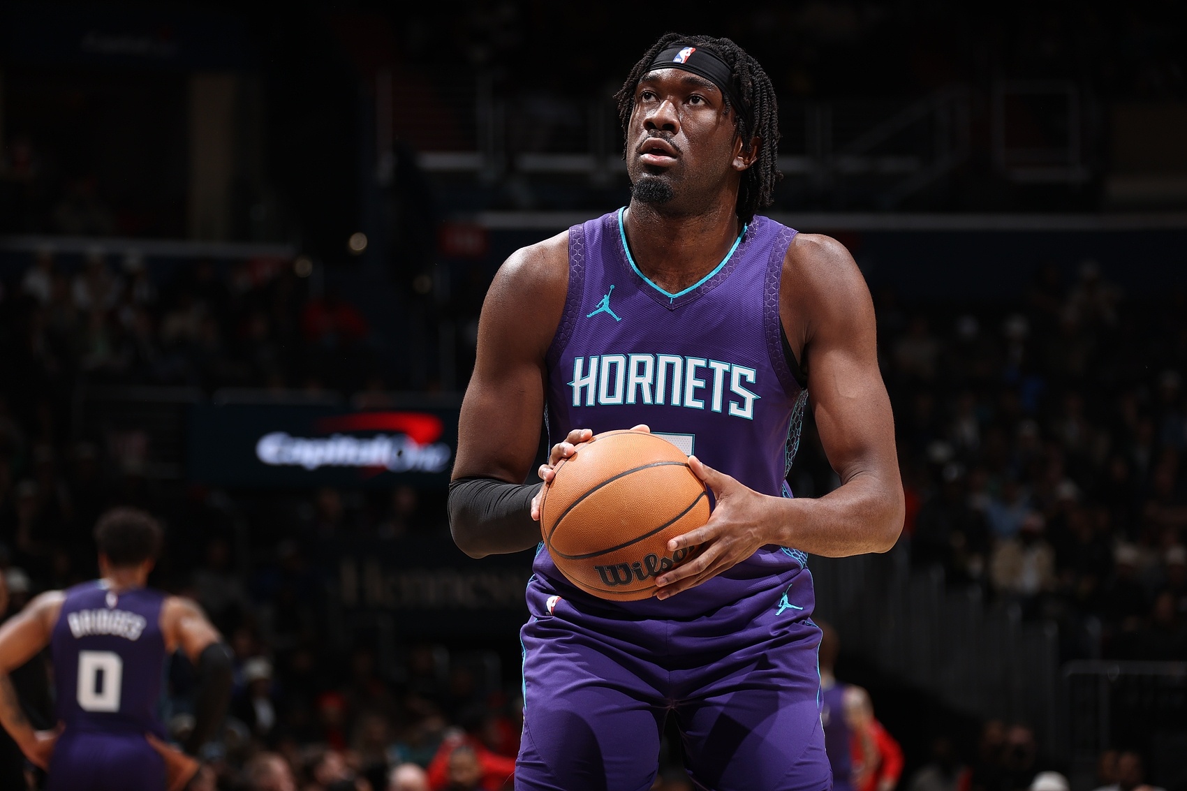 高效表現(xiàn)！馬威半場5中4拿到8分4籃板2蓋帽