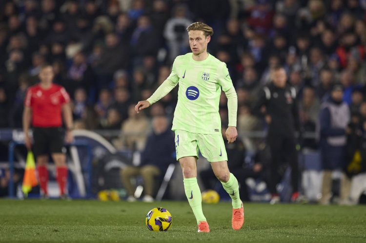 弗蘭基-德容為巴薩首發(fā)戰(zhàn)本菲卡，將解鎖歐冠50場(chǎng)里程碑