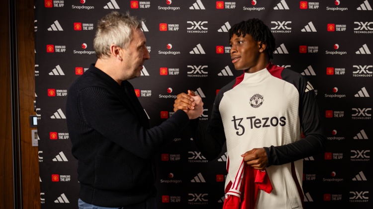 曼聯(lián)官方：后衛(wèi)多古可出戰(zhàn)皇家社會(huì)，海文等小將可能隨隊(duì)出征