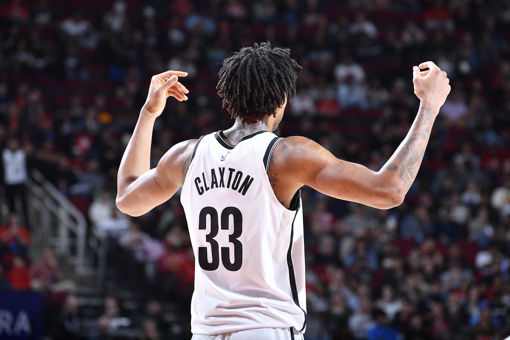 模仿誰(shuí)呢？克拉克斯頓7中4拿8分9籃板 送出生涯新高10助攻