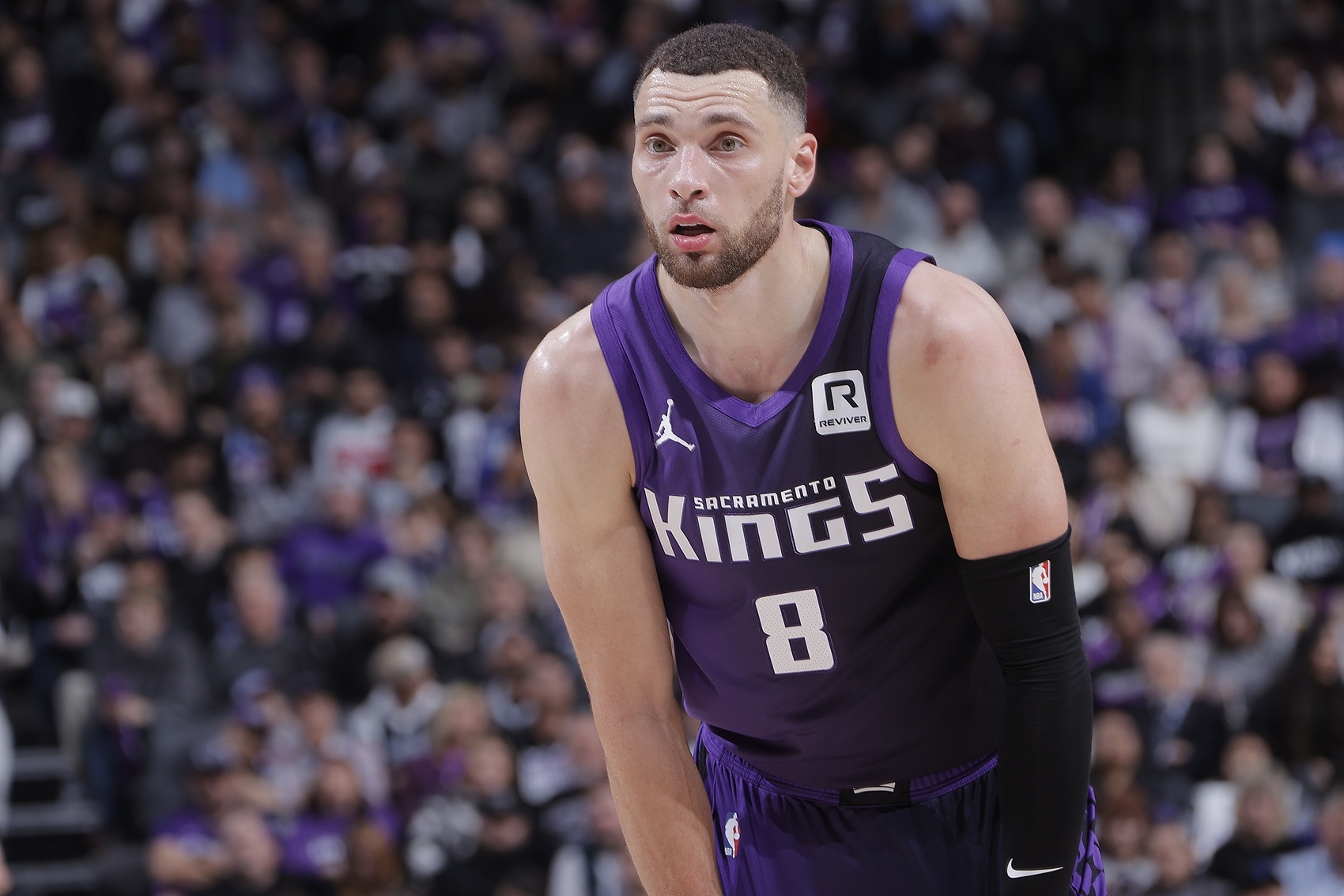 高效！拉文三節(jié)12投8中&三分5中4 攻下22分3板2助