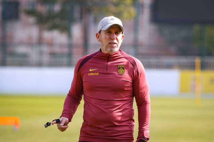 馬德興：久爾杰維奇述職后現(xiàn)身07精英訓(xùn)練營(yíng)，去留仍處待定狀態(tài)