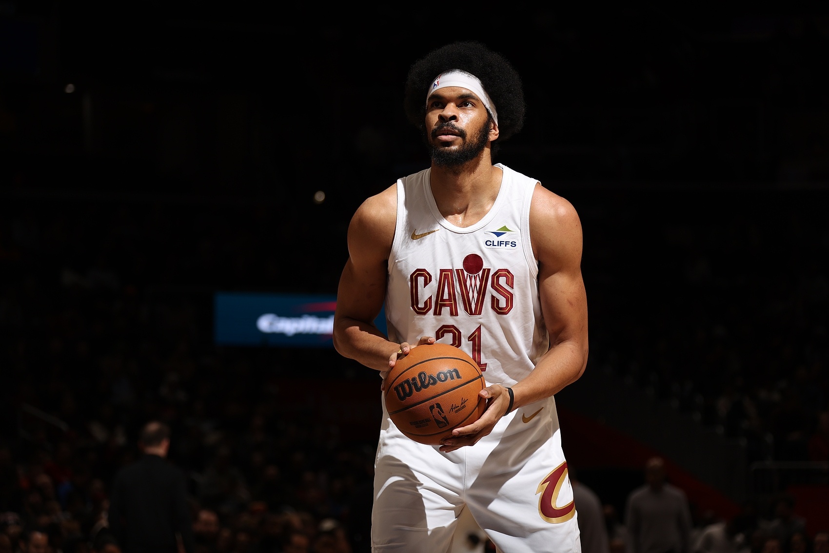 兩雙雛形！賈勒特-阿倫半場三秒?yún)^(qū)內(nèi)4中4砍下10分8籃板