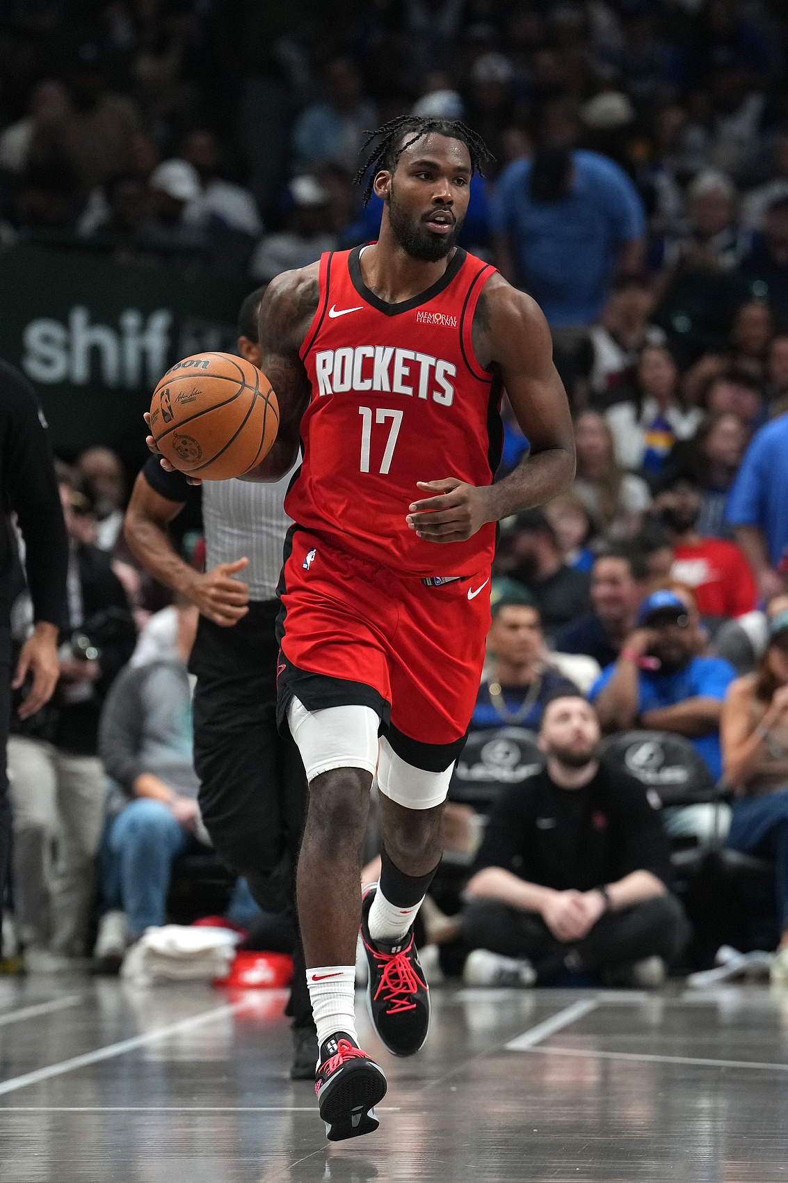 進(jìn)攻高效防守拼！伊森半場三分6中4得14分3板 另有2搶斷1蓋帽