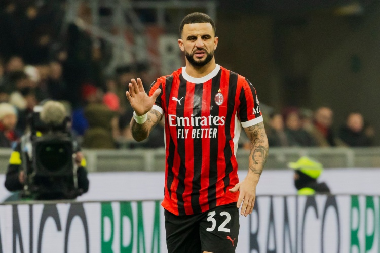 安布羅西尼：米蘭應(yīng)買斷沃克，很驚訝曼城允許他離開(kāi)