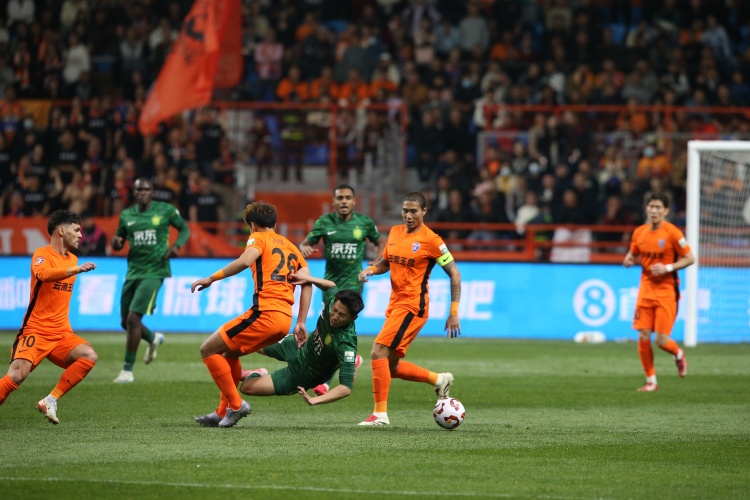 昨日云南玉昆在五華與梅州客家進(jìn)行教學(xué)賽，最終兩隊(duì)1-1戰(zhàn)平