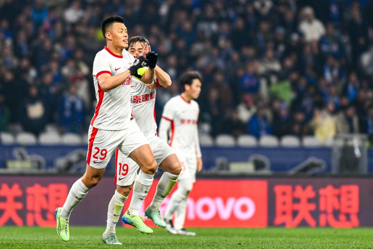 足球報(bào)：對(duì)大連英博、武漢三鎮(zhèn)，對(duì)亞泰來(lái)說(shuō)是重要的搶分大戰(zhàn)