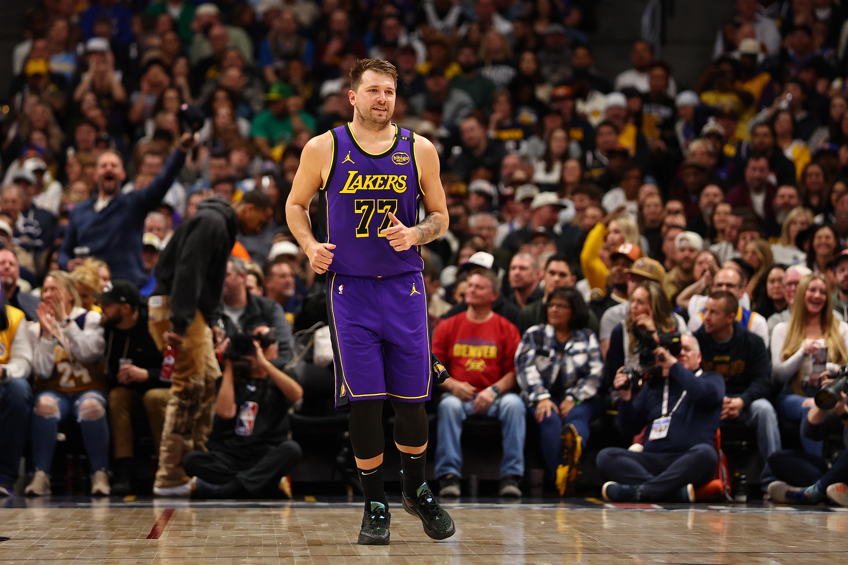 東契奇體重270磅？格萊姆斯：他此前在養(yǎng)傷 我很同情達(dá)拉斯的球迷